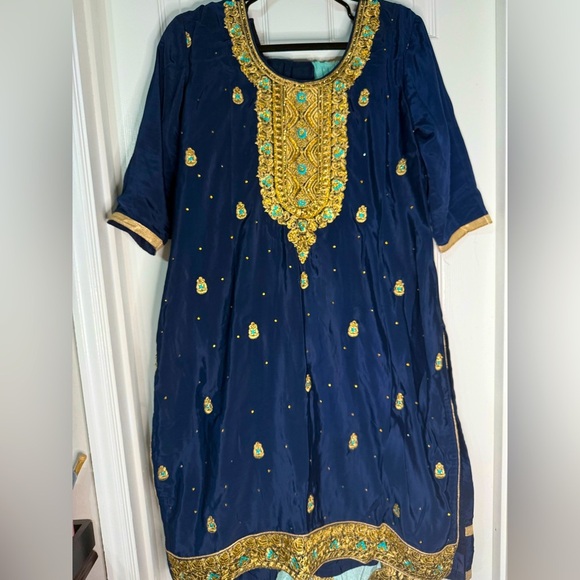 Indian/ Pakistani 3 piece kurta pajama and dupatta - Picture 1 of 5